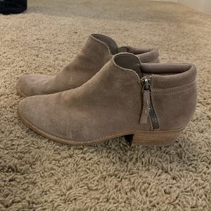 steve madden suede boots!